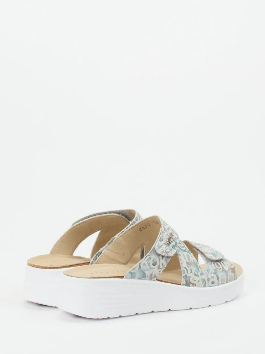 – Pantoletten aus geprägtem Leder hellgrau*Hickersberger Hot