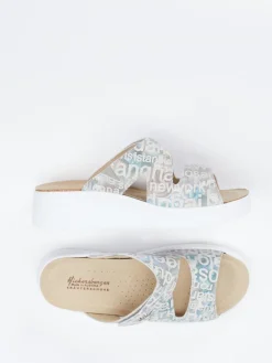 – Pantoletten aus geprägtem Leder hellgrau*Hickersberger Hot