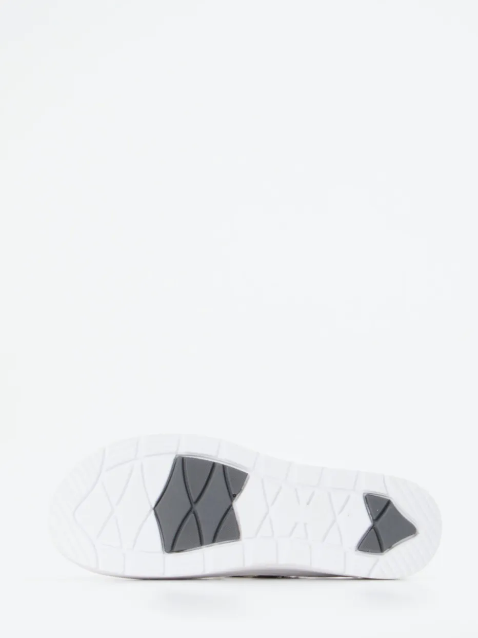 – Pantoletten aus geprägtem Leder hellgrau*Hickersberger Hot