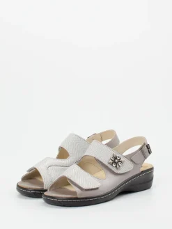 – Sandalen aus geprägtem Leder silber*Hickersberger