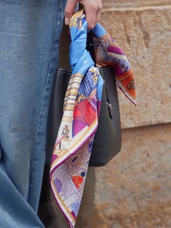 – Halstuch aus Seide mit Grafikprint*Inouitoosh