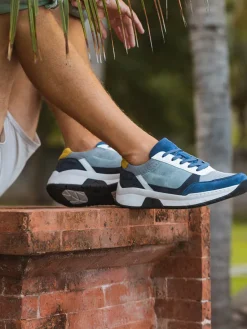 – Sneaker aus Veloursleder und Mesh*Josef Seibel