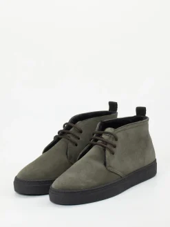 Herren Konstantin Starke – Desert Boot aus Veloursleder oliv