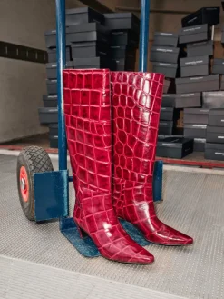 Damen Konstantin Starke – Kniehohe Stiefel aus geprägtem Leder Bordeaux