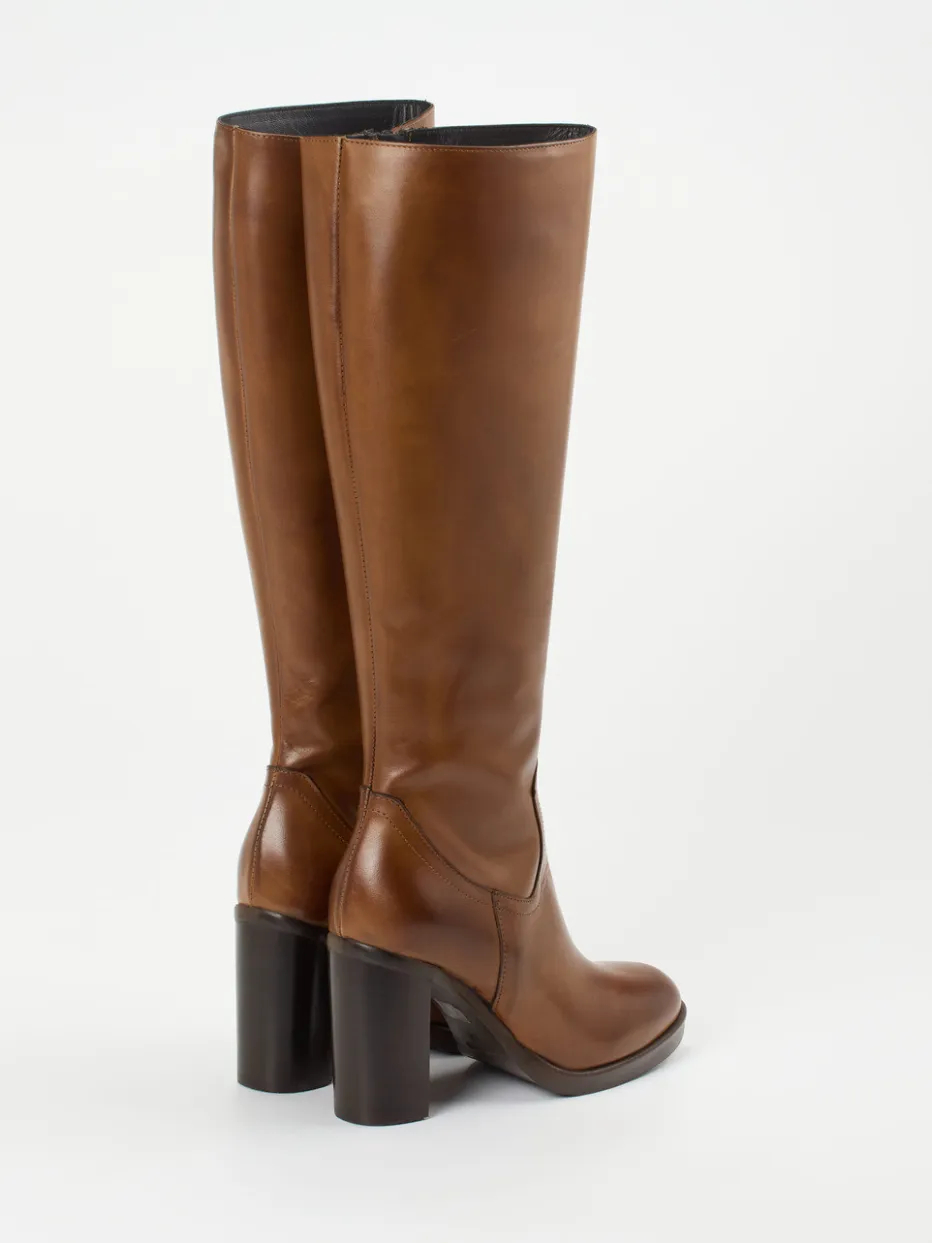 – Kniehohe Stiefel aus Kalbleder Cognac*Konstantin Starke Hot