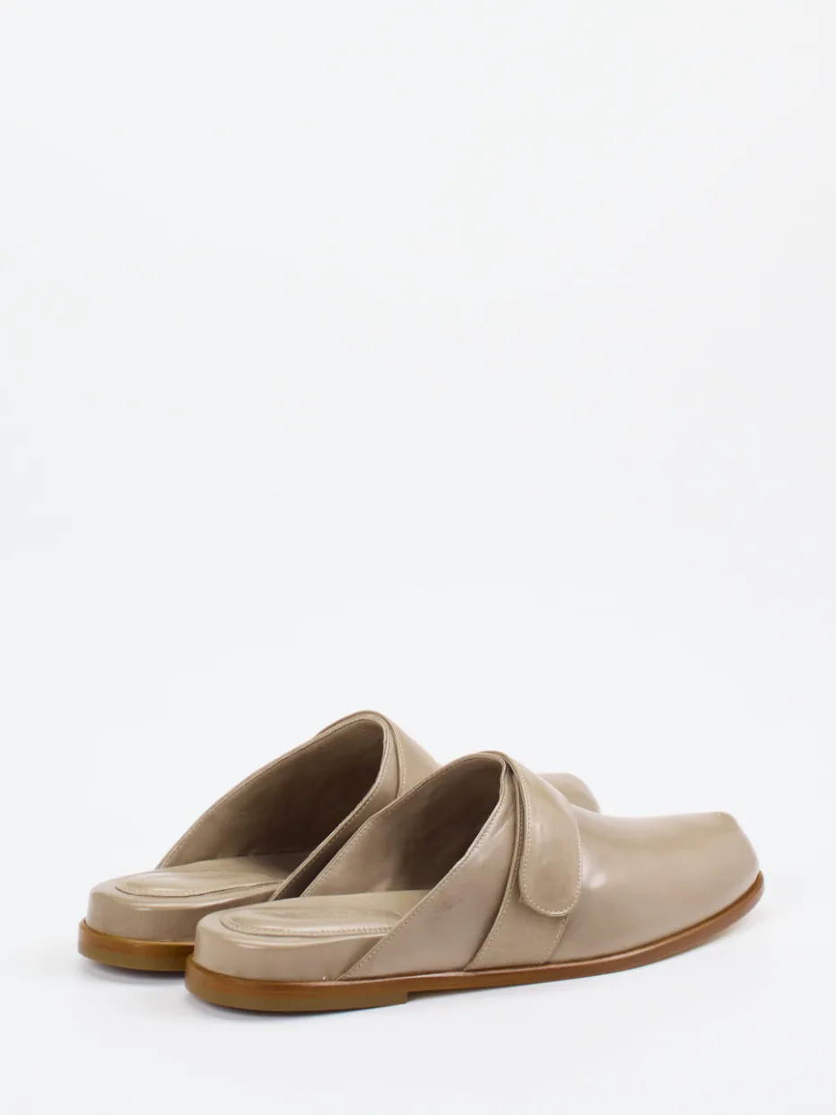 – Mules aus Lammleder in Beigegrau*Konstantin Starke Discount