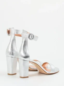 – Sandaletten aus Metallicleder*Konstantin Starke New