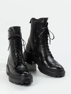 – Schnürstiefelette aus Lammleder*Konstantin Starke New