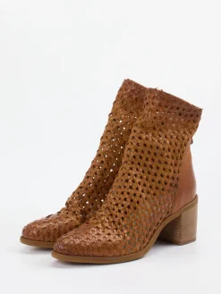 Damen Konstantin Starke – Stiefelette aus Flechtleder cognac