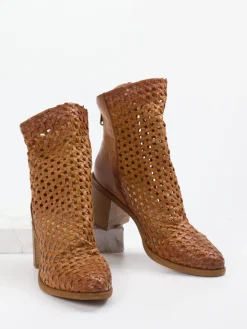 Damen Konstantin Starke – Stiefelette aus Flechtleder cognac