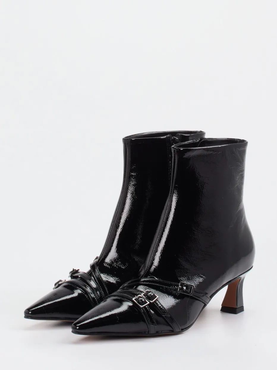 – Stiefelette aus Lackleder*Konstantin Starke Sale