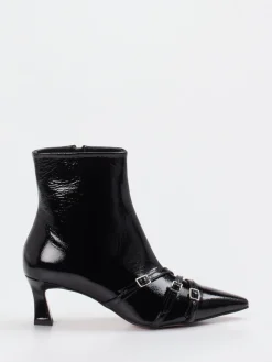 – Stiefelette aus Lackleder*Konstantin Starke Sale