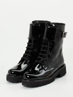 – Schnürboots aus Lackleder*Mannori