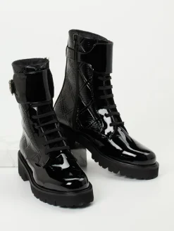 – Schnürboots aus Lackleder*Mannori