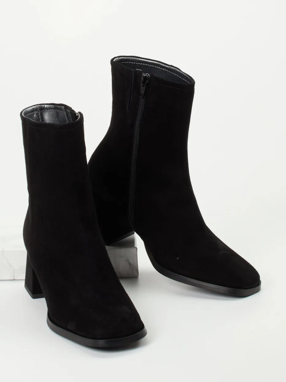 – Stiefeletten aus Veloursleder*Maripé Online