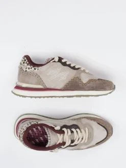 Damen MRP – Retro-Sneaker aus Veloursleder Beige