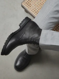 – Schnürboots aus Kalbleder in Anthrazit*Pantanetti New