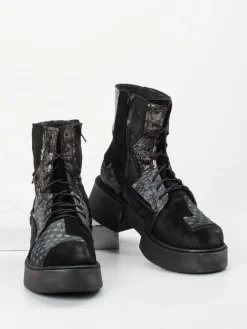 – Schnürstiefelette aus Veloursleder*Papucei Online