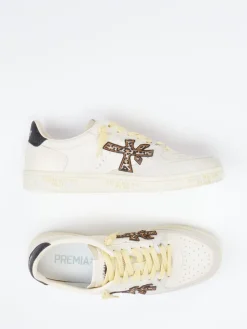 – Sneaker aus Velourleder in Cremeweiß*Premiata Hot