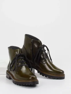 – Schnürstiefelette aus Lammleder Oliv*Ralph Harrison