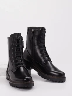 – Schnürstiefelette aus Leder*Ralph Harrison