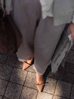 Roberto Festa – Kitten Heels aus Hochglanzleder karamell*Roberto Festa X Zumnorde Sale