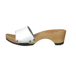 – Clog-Sandale aus Lackleder*Softclox