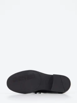 – Loafer aus Lackleder*Strategia Outlet