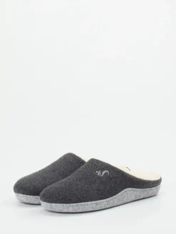 – Pantoffeln aus Recycling-Filz in*Thies Best