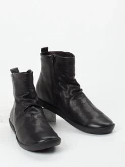 – Stiefeletten aus Ziegenleder*Think Best