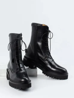 – Schnürboots aus Kalbleder*Truman's Outlet