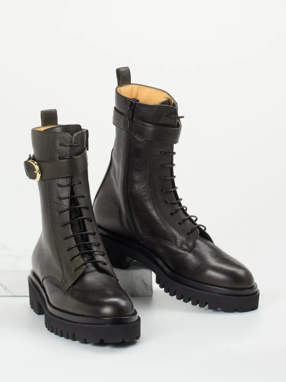 – Schnürboots aus Kalbleder in Dunkel*Truman's