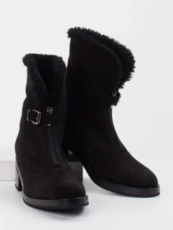 – Stiefeletten aus Veloursleder*Truman's Outlet