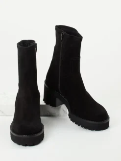 – Stiefeletten aus Veloursleder*Truman's Hot