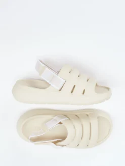 – Chunky-Sandale aus Lammleder Creme*UGG Hot