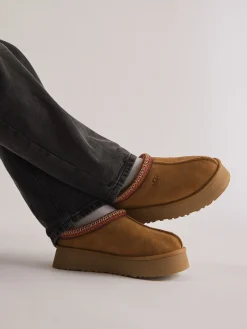 Damen UGG – Hausschuhe aus Veloursleder cognac