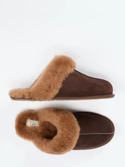 – Lammfellhausschuh aus Veloursleder Dunkel*UGG Hot