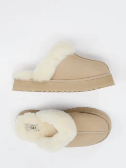 – Lammfell-Pantoffeln aus Veloursleder Beige*UGG Hot