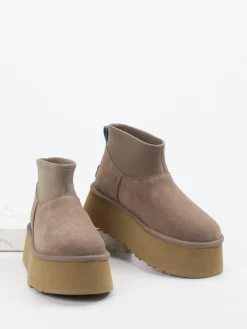 – Plateau-Stiefeletten aus Veloursleder taupe*UGG Online