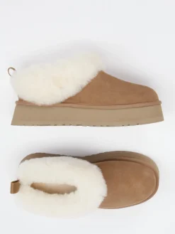 Damen UGG – Plattform-Hausschuh aus Veloursleder karamell