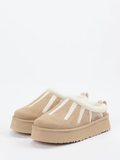 – Plattform-Pantoletten aus Veloursleder*UGG New