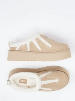 – Plattform-Pantoletten aus Veloursleder*UGG New