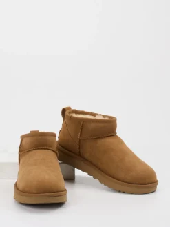 – Stiefelette aus Veloursleder cognac*UGG Hot
