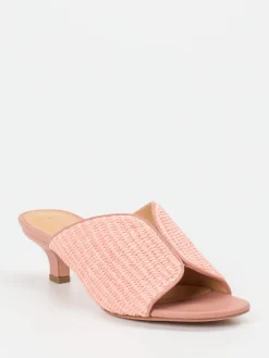 – Mules aus Kalbleder und Flechttextil*Unützer Hot