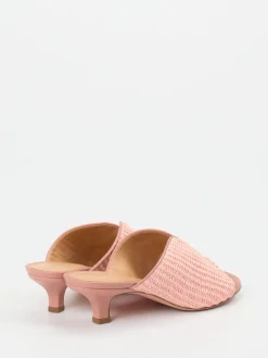 – Mules aus Kalbleder und Flechttextil*Unützer Hot