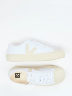 – Sneaker aus Canvas in Creme*VEJA Sale