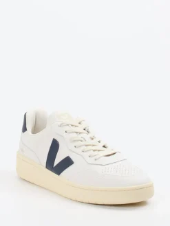 – Sneaker aus Kalbleder in Creme*VEJA New