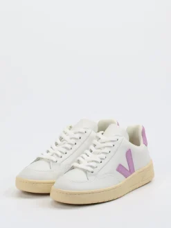 – Sneaker aus Kalbleder in Offwhite*VEJA Best