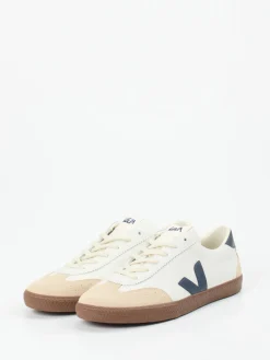 – Sneaker aus Leder in Creme*VEJA