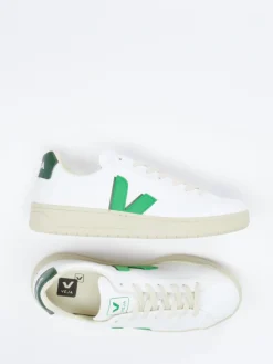 – Sneaker aus veganem Glattleder*VEJA New